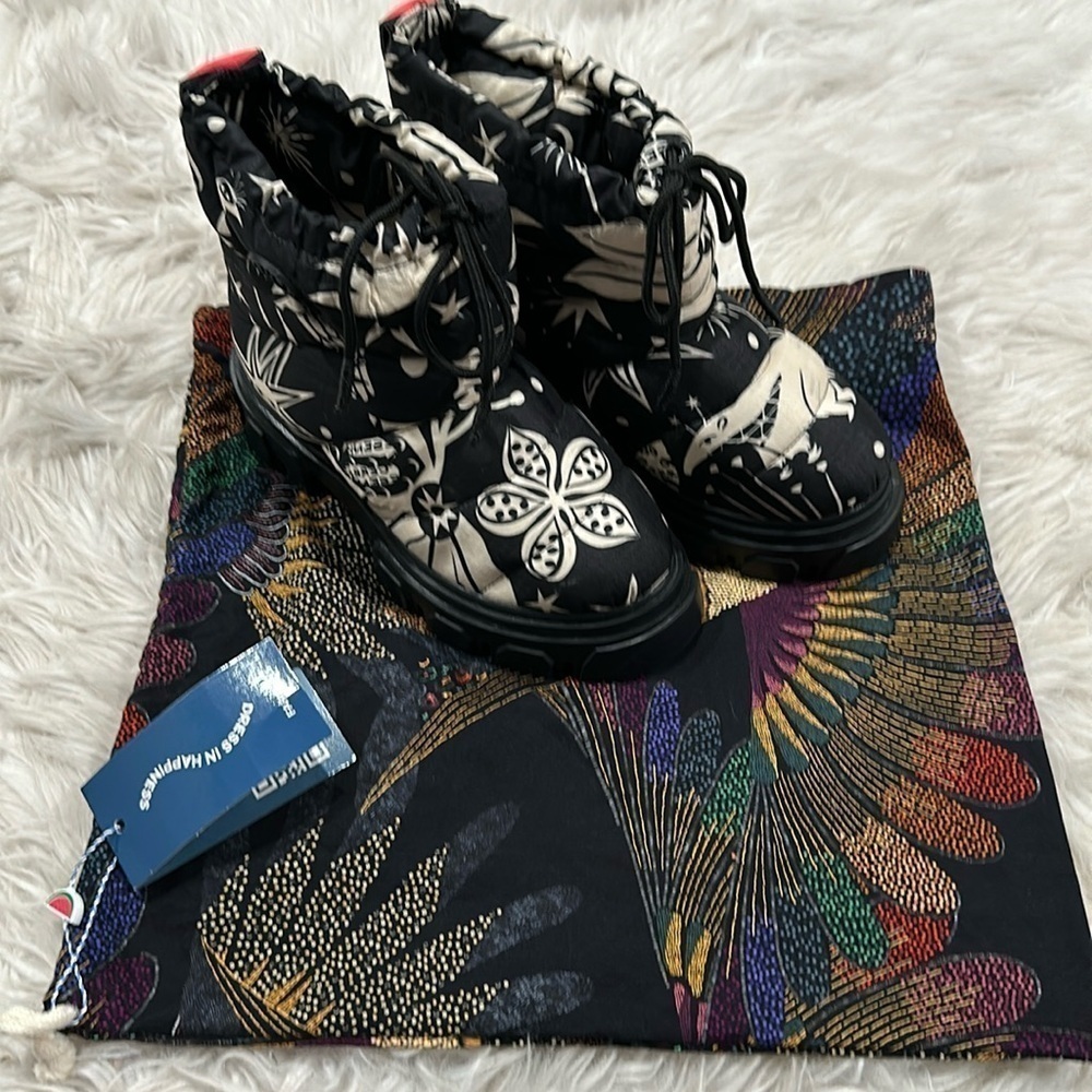 FARM Rio Lug Sole Puffer Bootie in Cerrado Sky Black Sz 6.5